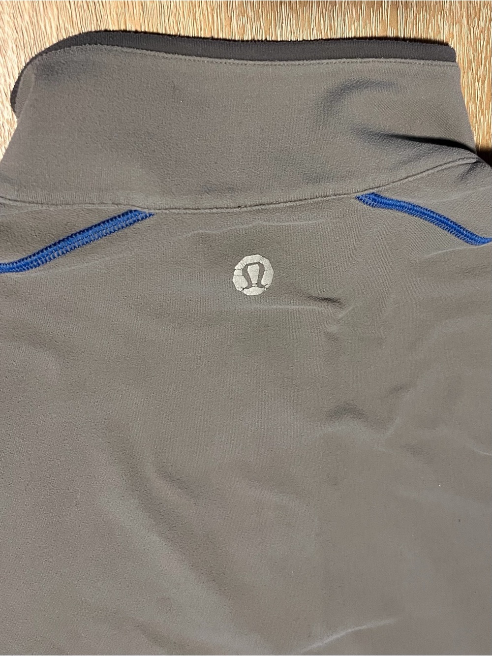 Lululemon Men's Large Grey Long Sleeve 1/4 Zip Pullover Top with Blue Trim - Picture 6 of 7